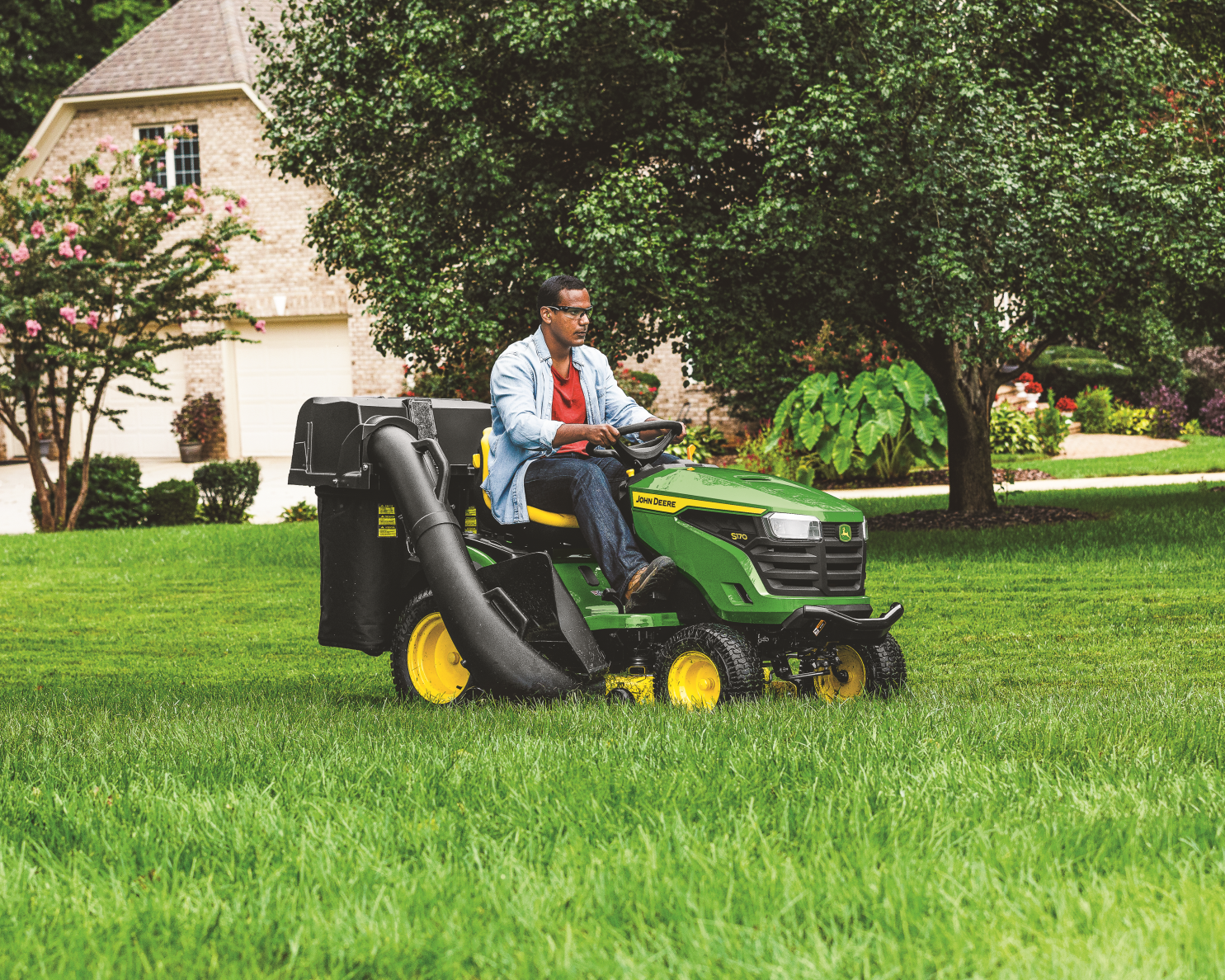 Small discount mowing tractors